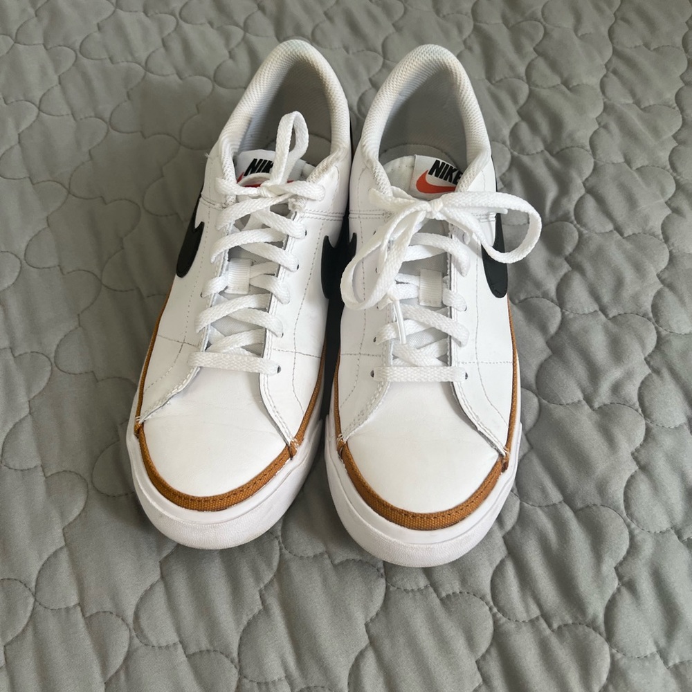 Nike Court Legacy